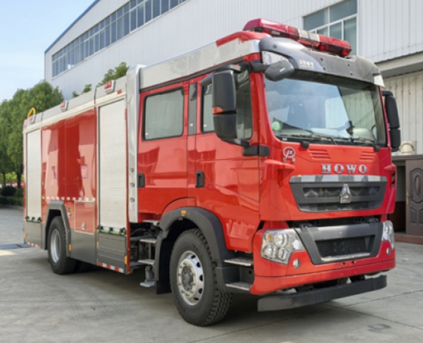 Пенный пожарный автомобиль Sinotruk грузоподъёмностью 8,3 тонны