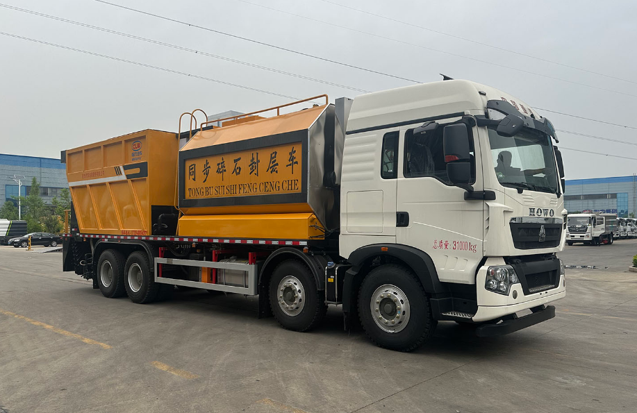 Автомобиль синхронного нанесения битума и щебня Chengli на шасси Sinotruk Howo, 4×8 оси