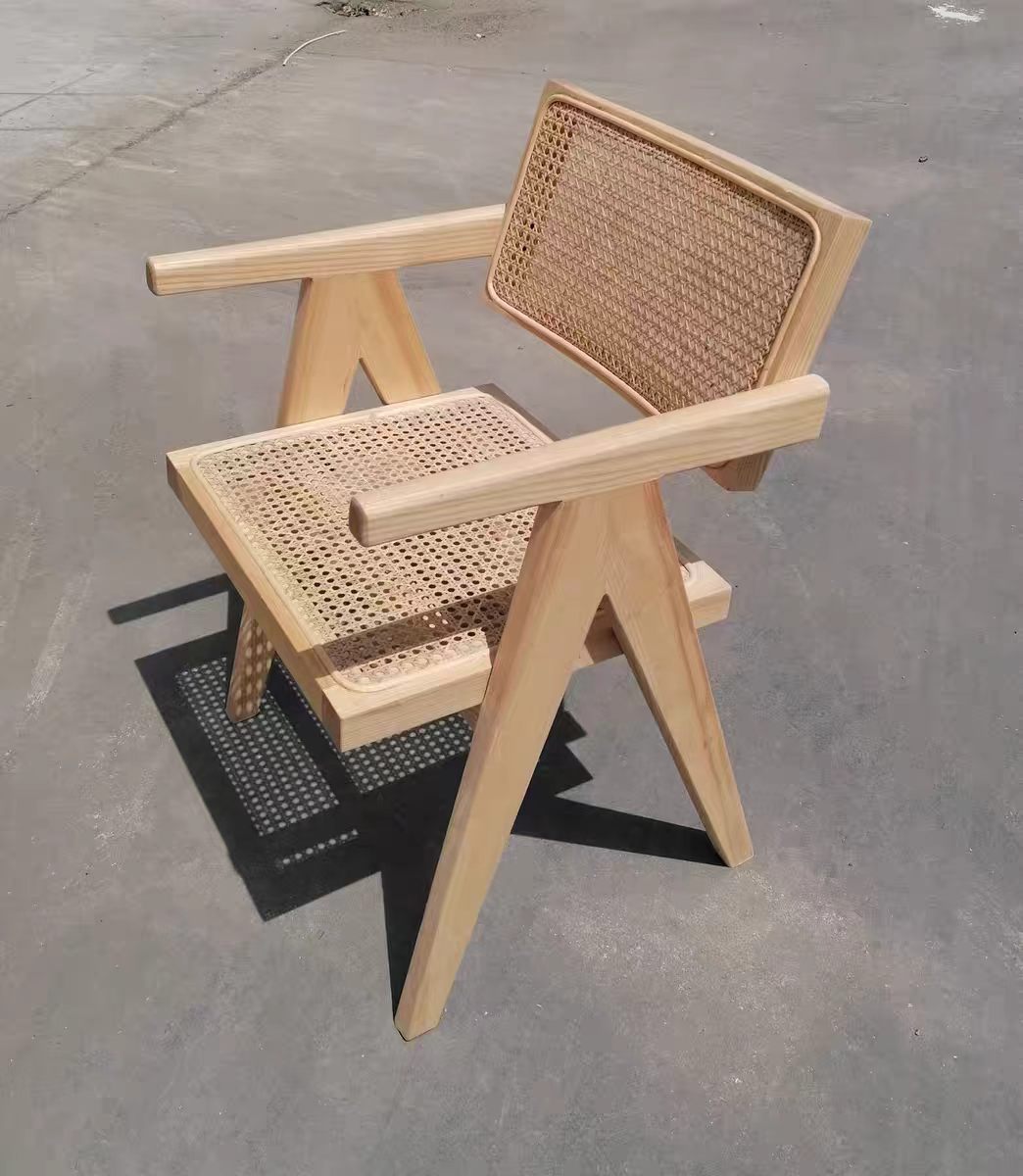Древесные стулья Чандигаль