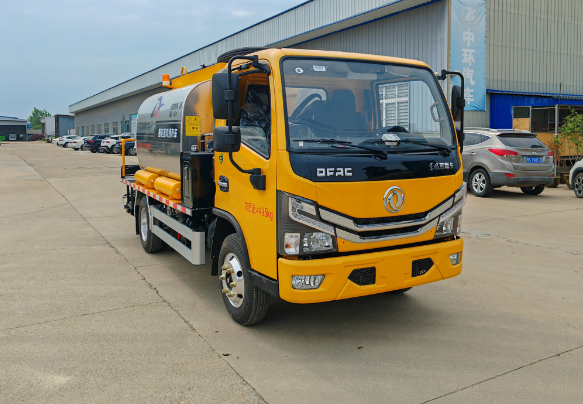 4,5-тонный асфальтовый автомобиль Dongfeng Blue