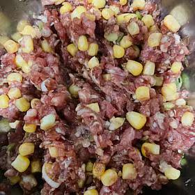 Начинка из кукурузы и свинины
