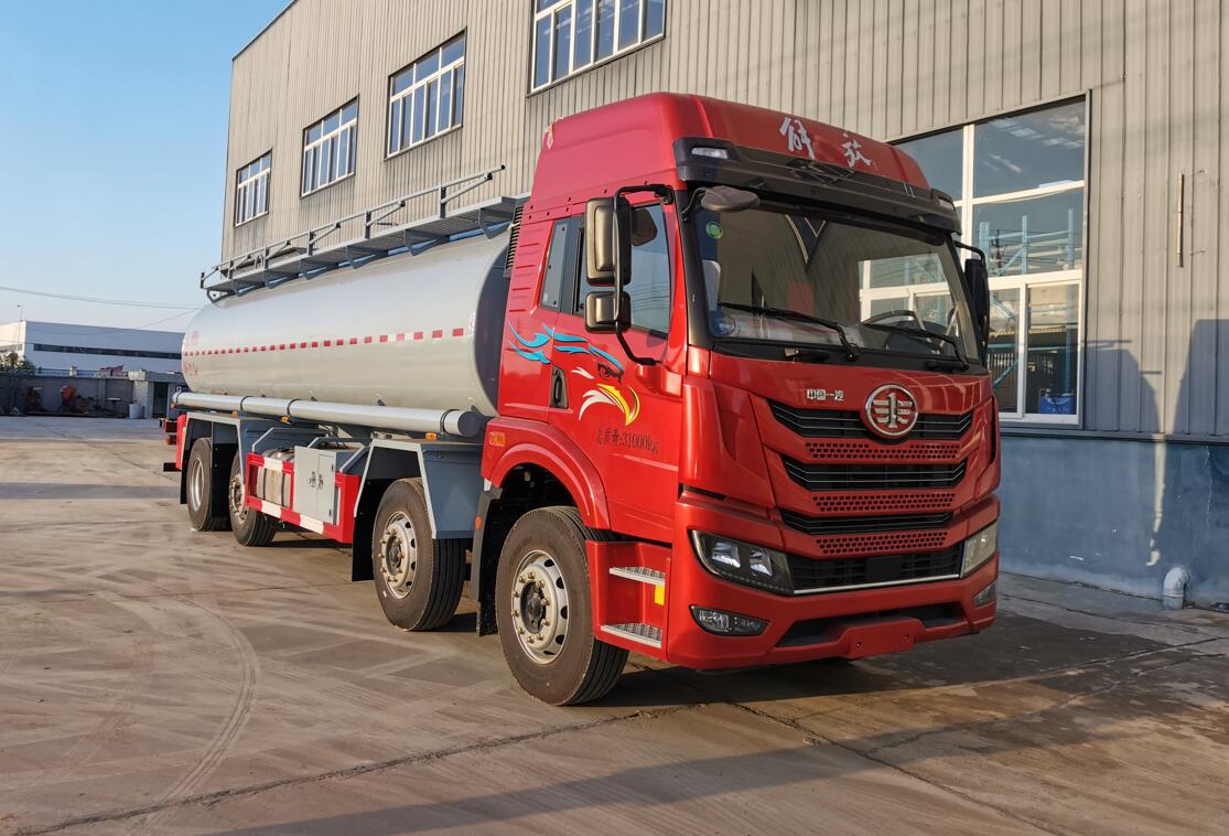 Автоцистерна для перевозки обычных жидкостей FAW грузоподъёмностью 18 тонн, шасси 8х2, соответствует нормативам выбросов Китай VI (Го Лю)