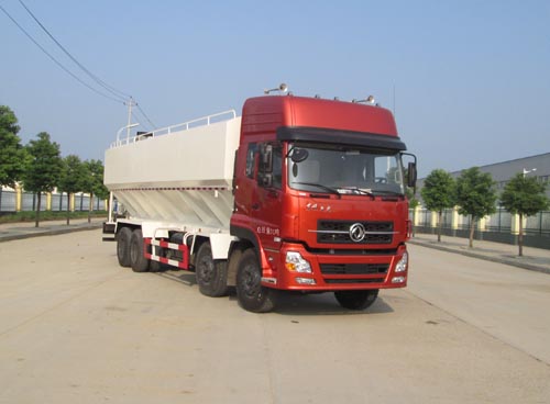 Автомобиль для перевозки сыпучих кормов на шасси Dongfeng Tianlong, формула колёс 8×4
