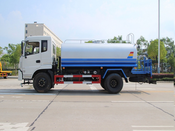 Поливальная машина 12 м³ на специальном шасси Dongfeng