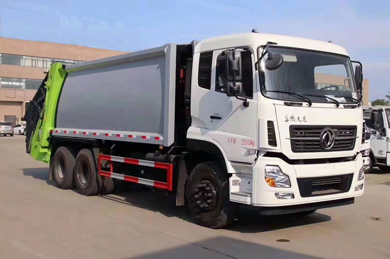 Машина для сбора мусора с уплотнением 18–21 м³ на шасси Dongfeng Tianlong с двумя задними осями