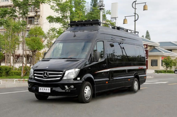Автомобиль связи Mercedes-Benz Spinter