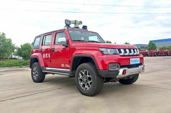 Четырехководный командный автомобиль