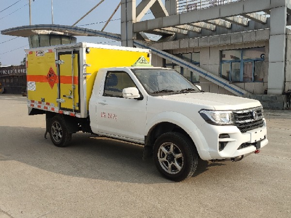 Автомобиль для перевозки взрывчатых материалов на шасси пикапа Dongfeng