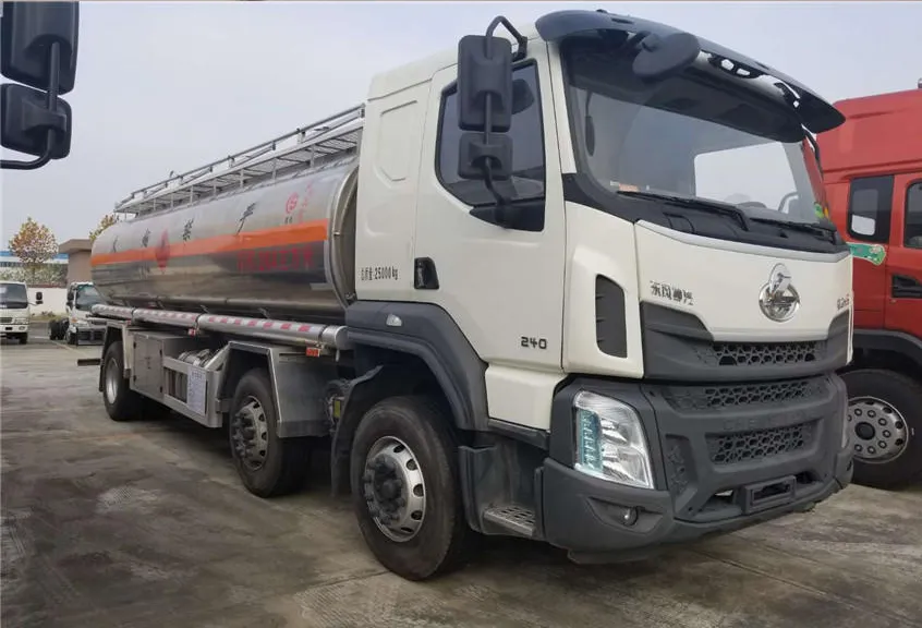 Dongfeng LZ, автоцистерна 26 м³ для дизтоплива, допустимая грузоподъемность 20,8 т