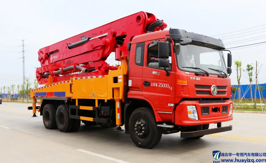 Модель 39-метровой бетонной насосной машины с небольшим раком Dongfeng (330 лошадиных сил)